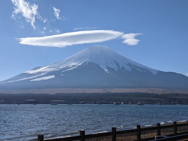 雲と富士山と